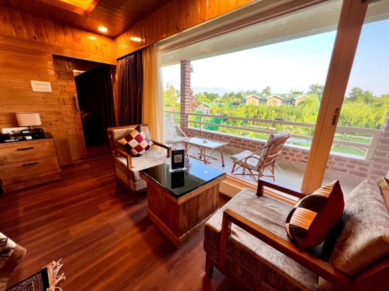 The Orchard Retreat & Spa Hotel ศรีนาการ์ ภายนอก รูปภาพ